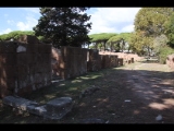 02549 ostia - regio ii - via dei grandi horrea - ostseite - bli ri norden - 09-2022.jpg